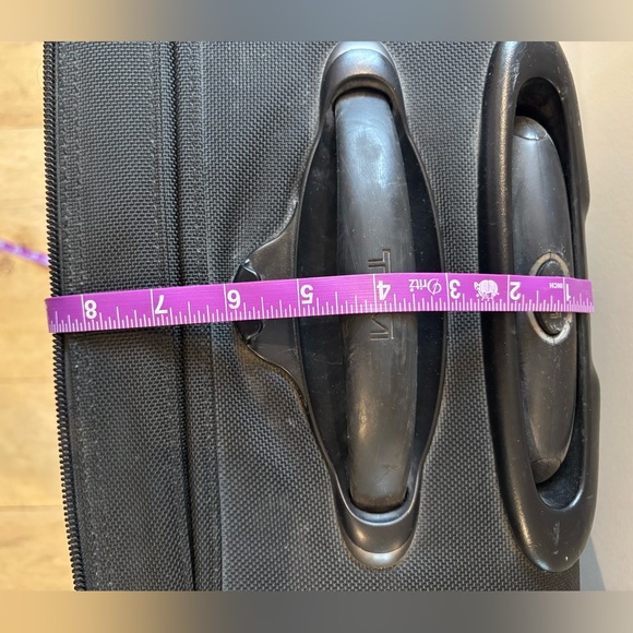 Tumi - 2 Wheel Expandable 22 inch - Picture 11 of 12
